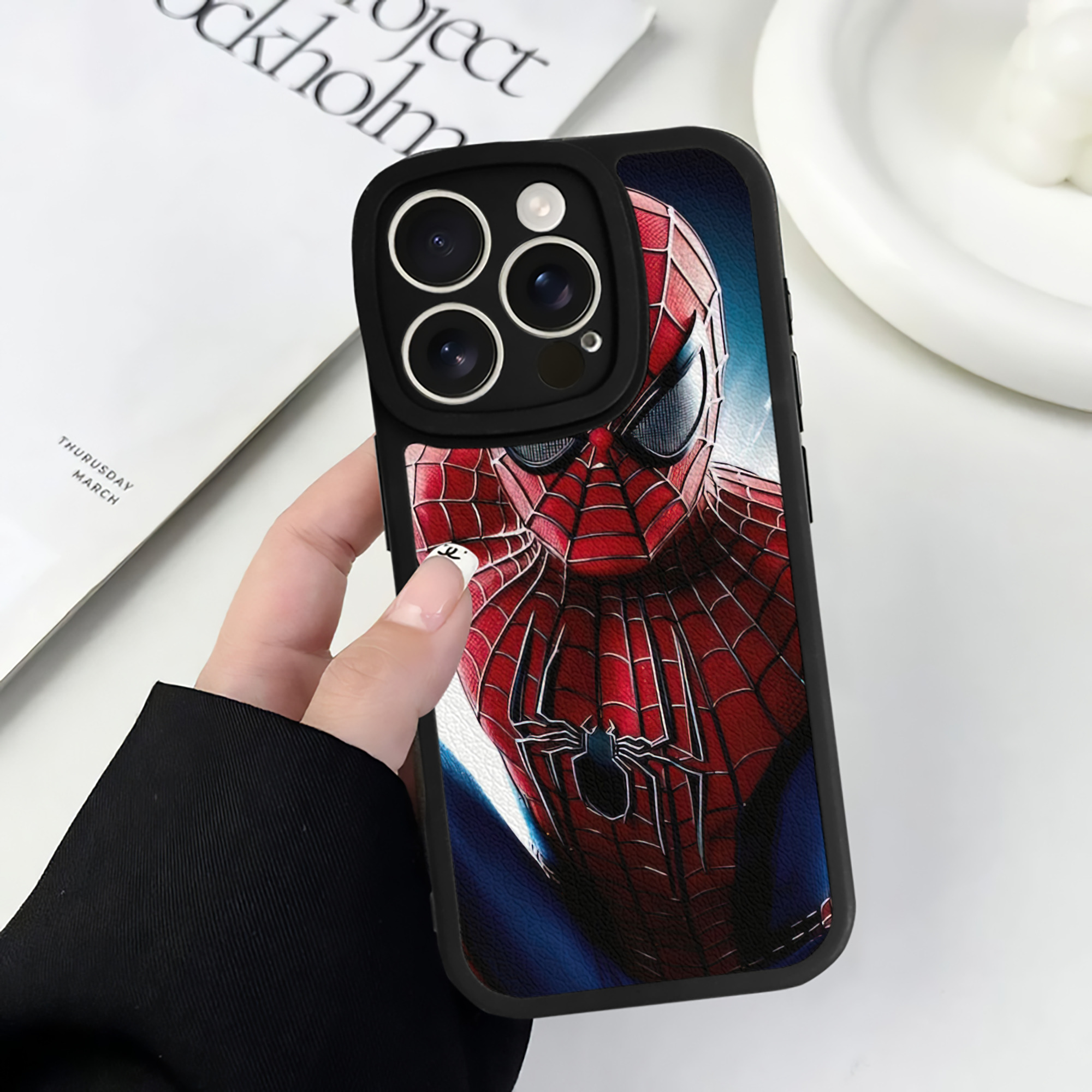 Spider Man スパイダーマン 【iPhone 16シリーズ対応】シリコンスマホケース（レザー調） 材質：シリコン